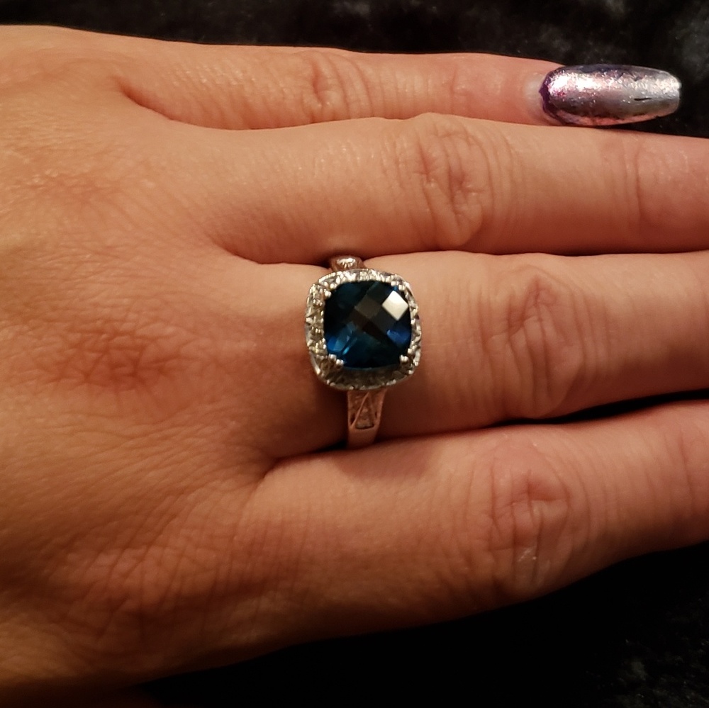 Womens ring - Picture 2 of 3